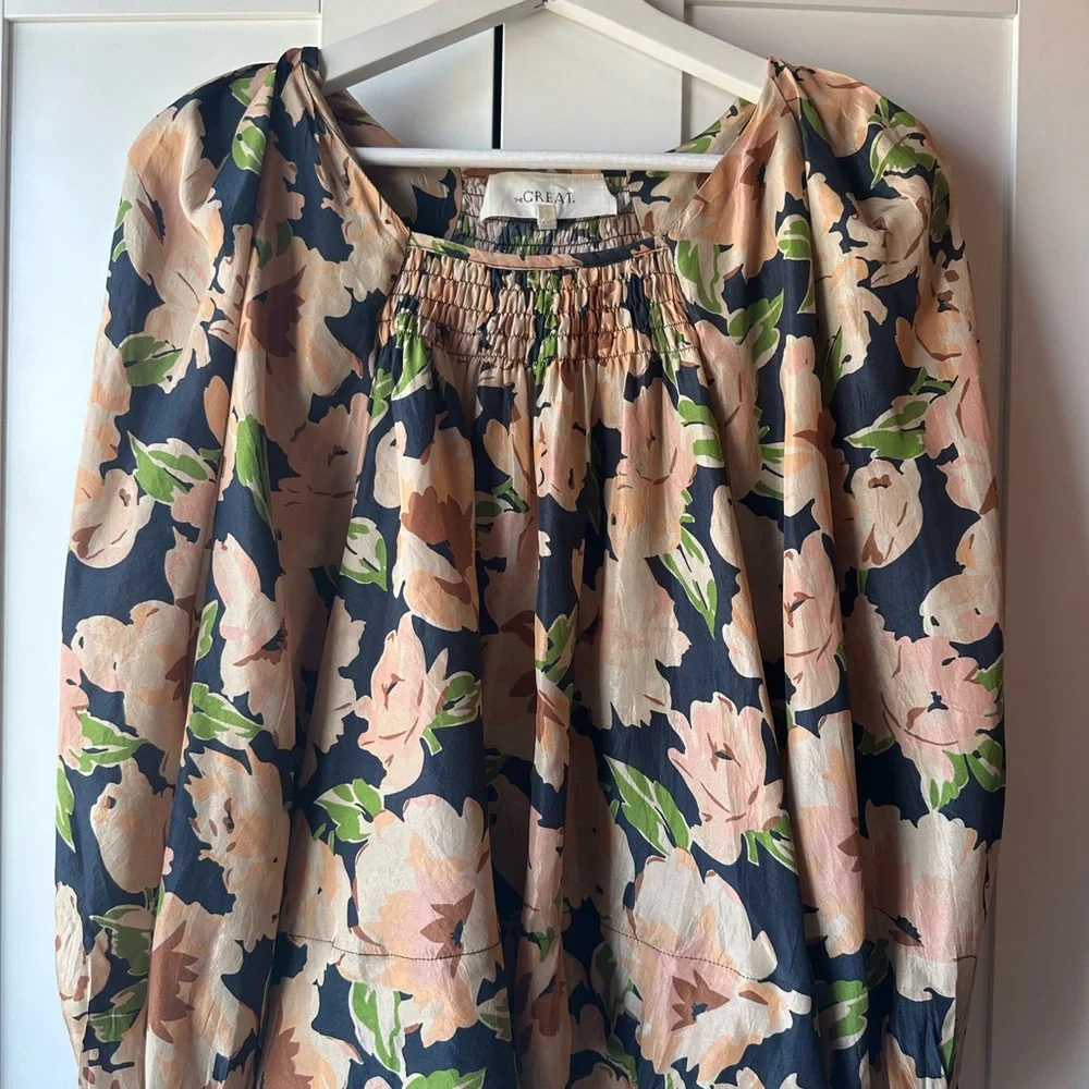 THE GREAT. Magpie Silk Top in Victorian Rose Print - Picture 9 of 12